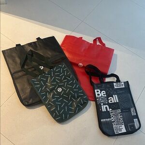 5 Lululemon small and medium reusable bags